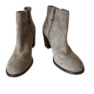 TRASK TINSLEY TAUPE GREY SUEDE HEELED BOOTIE SIZE 7M